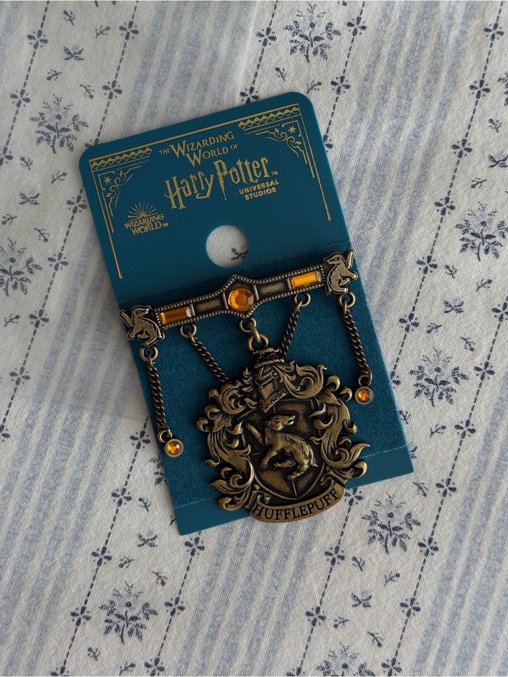 Wizarding World | Harry Potter Hufflepuff Chatelaine Crest Brooch Pin NWT